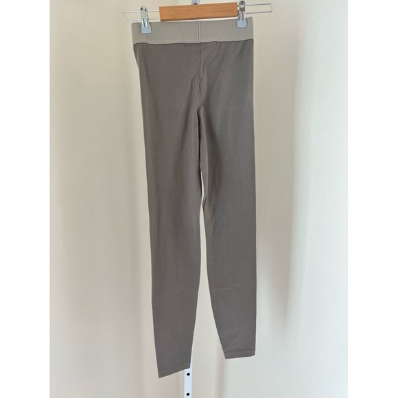 Sold Fear of God ESSENTIALS Women's Sport Leggings Small Desert Taupe New - Picture 5 of 7